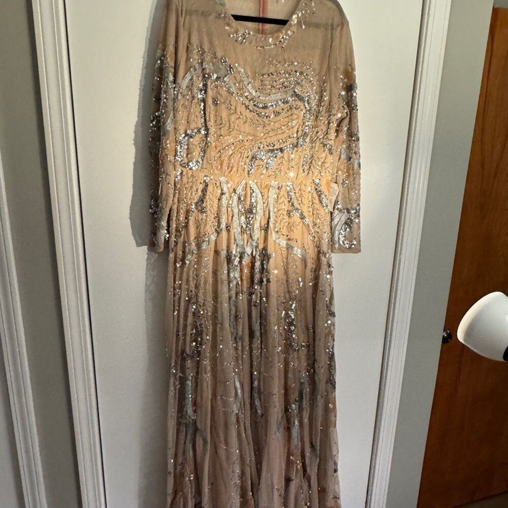 MAC DUGGAL 5217 Long Sleeve Scroll Sequin Gown, Size 16, New with Tag MSRP $798 - Picture 5 of 5